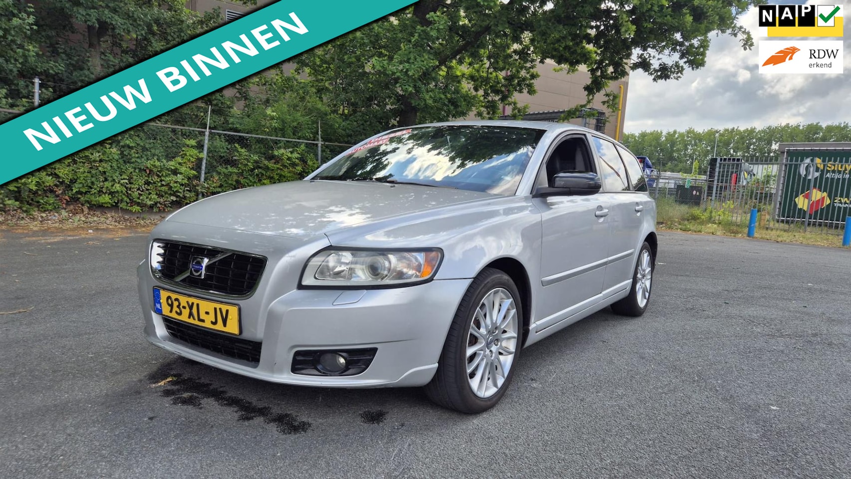 Volvo V50 - 2.4 D5 Edition II NETTE AUTO RIJDT EN SCHAKELT GOED - AutoWereld.nl