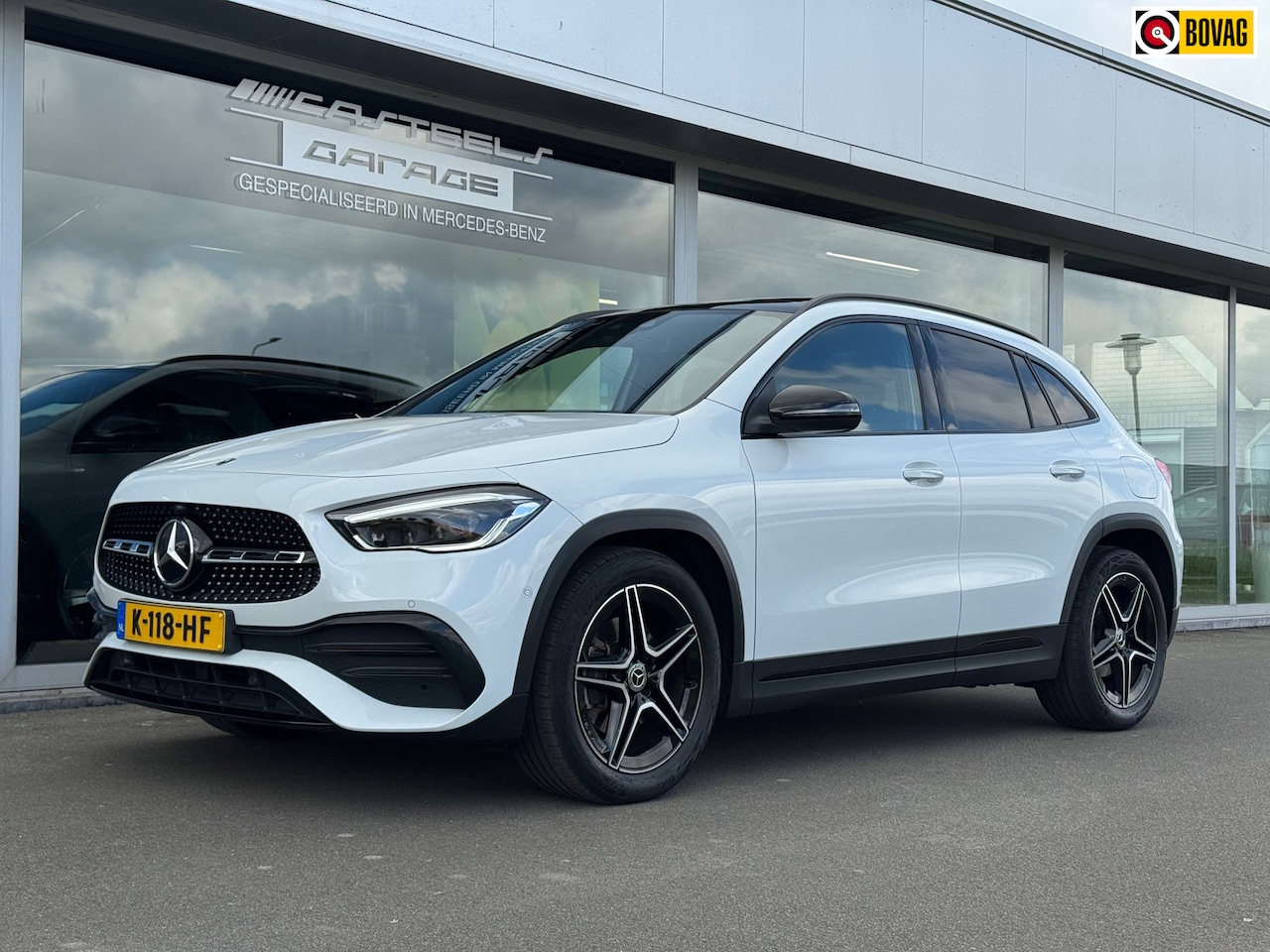 Mercedes-Benz GLA-Klasse - 200 Business Solution AMG automaat /wegklapbare trekhaak / panoramadak / stoelen met memor - AutoWereld.nl