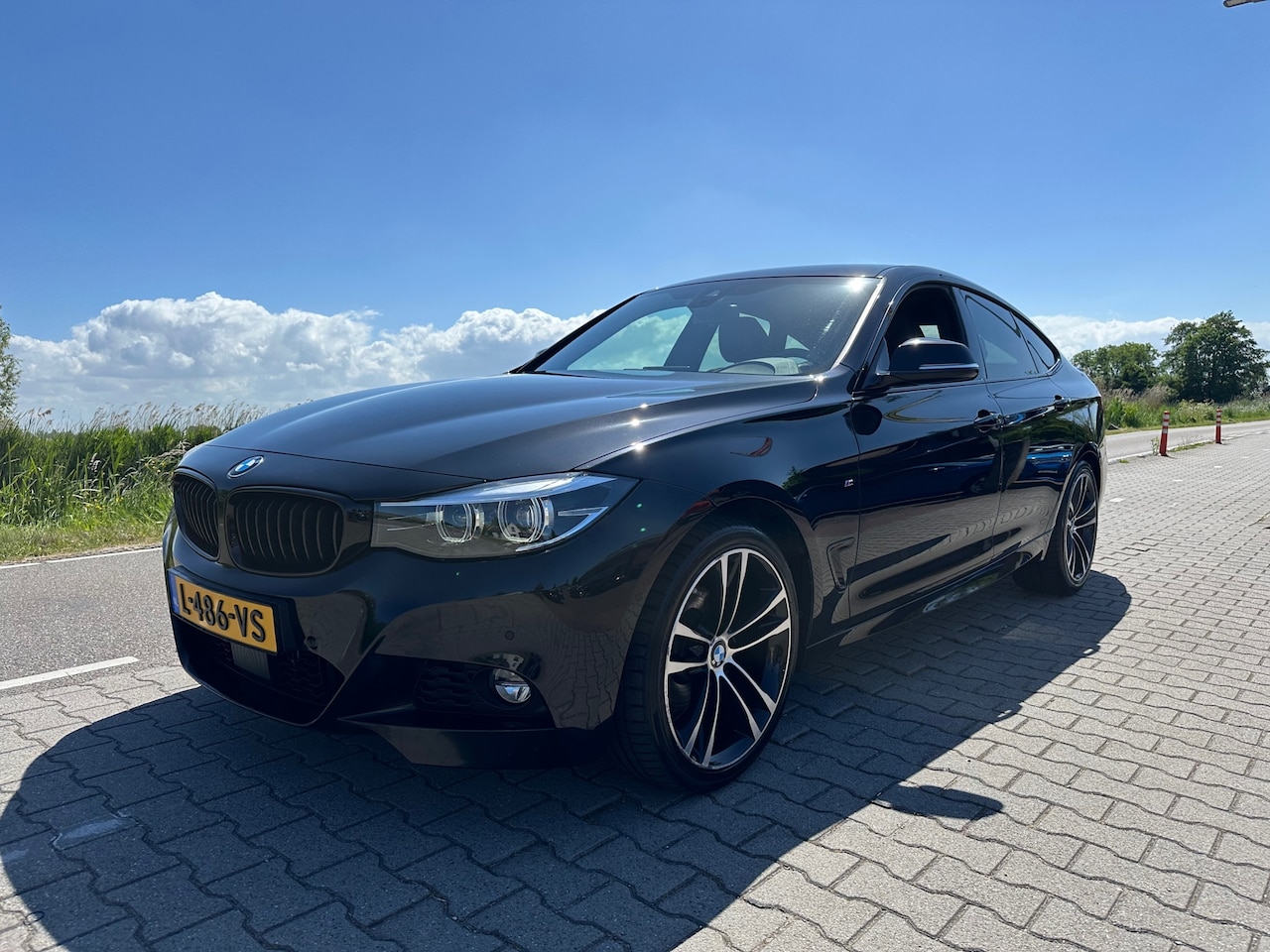 BMW 3-serie - 320i xDrive High Executive M-pakket, Trekhaak, Lane assist, Harman Kardon, Leder, Navi Pro