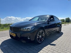 BMW 3-serie - 320i xDrive High Executive M-pakket, Trekhaak, Lane assist, Harman Kardon, Leder, Navi Pro