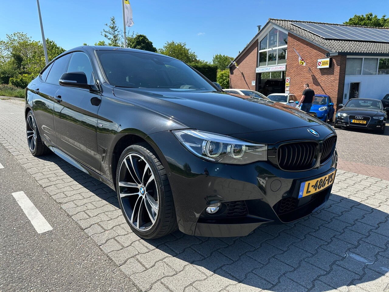 BMW 3-serie - 320i xDrive High Executive M-pakket, Trekhaak, Lane assist, Harman Kardon, Leder, Navi Pro