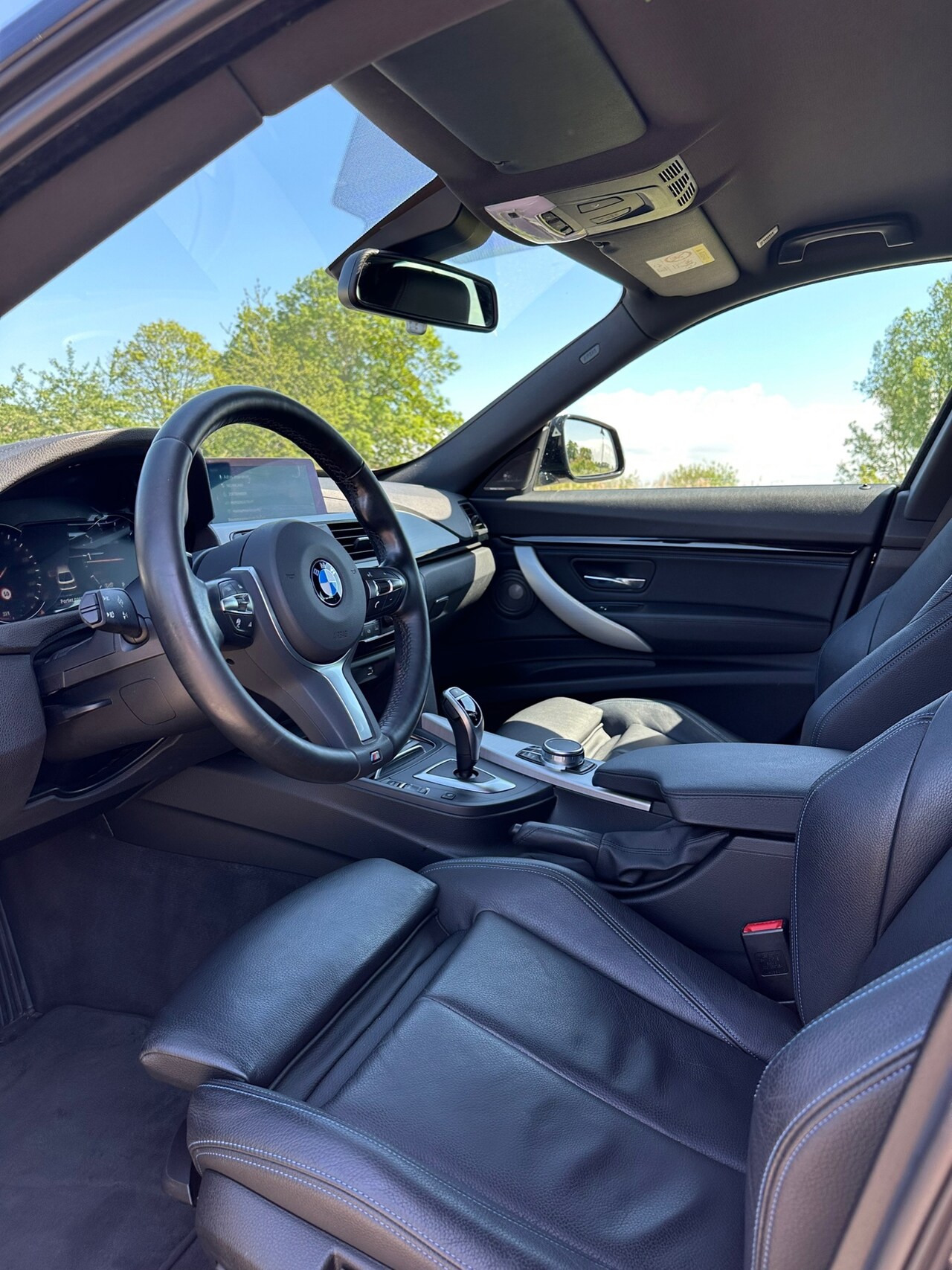 BMW 3-serie - 320i xDrive High Executive M-pakket, Trekhaak, Lane assist, Harman Kardon, Leder, Navi Pro
