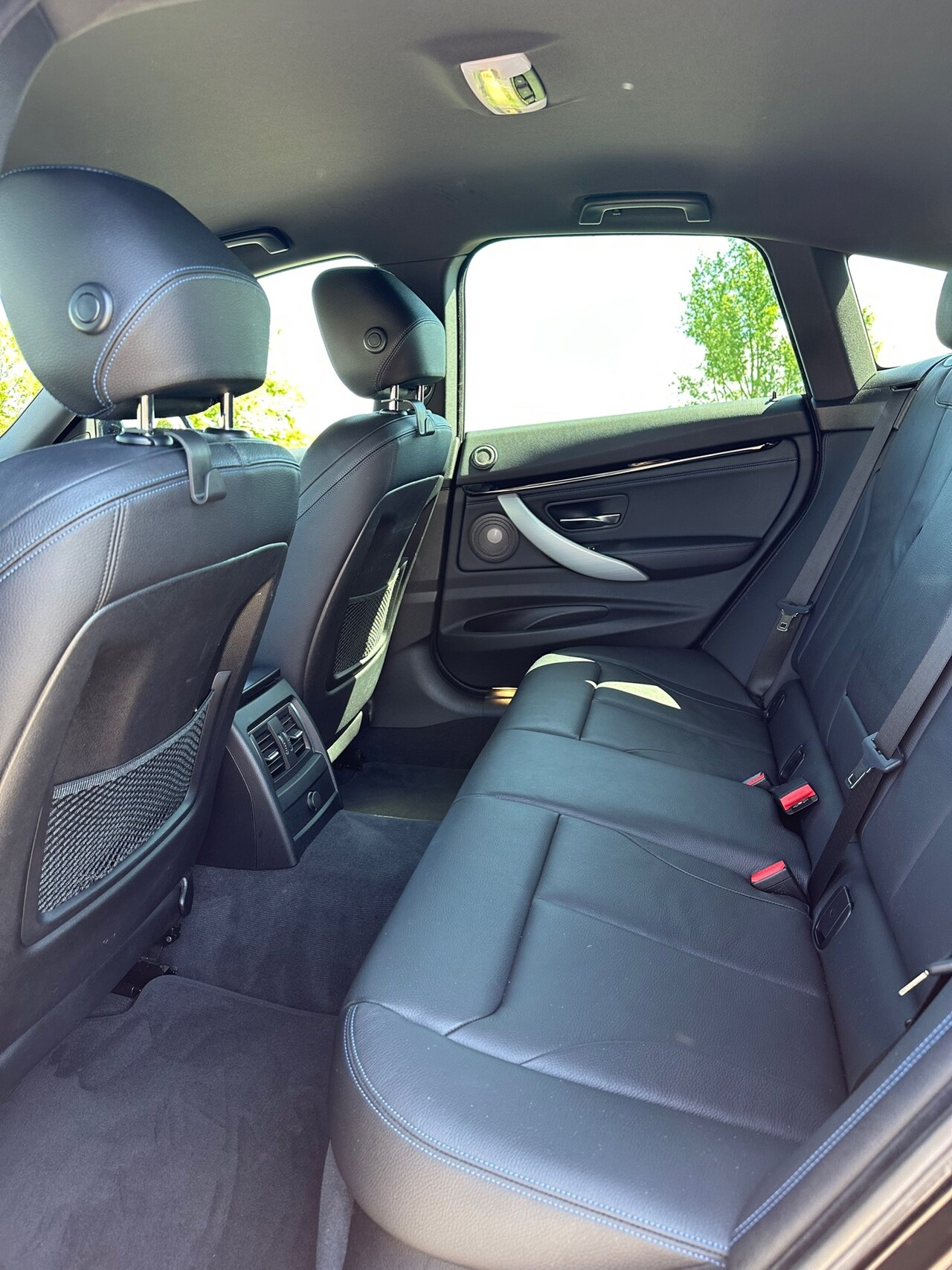 BMW 3-serie - 320i xDrive High Executive M-pakket, Trekhaak, Lane assist, Harman Kardon, Leder, Navi Pro