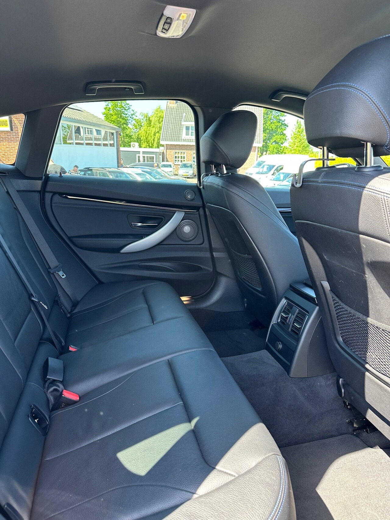 BMW 3-serie - 320i xDrive High Executive M-pakket, Trekhaak, Lane assist, Harman Kardon, Leder, Navi Pro