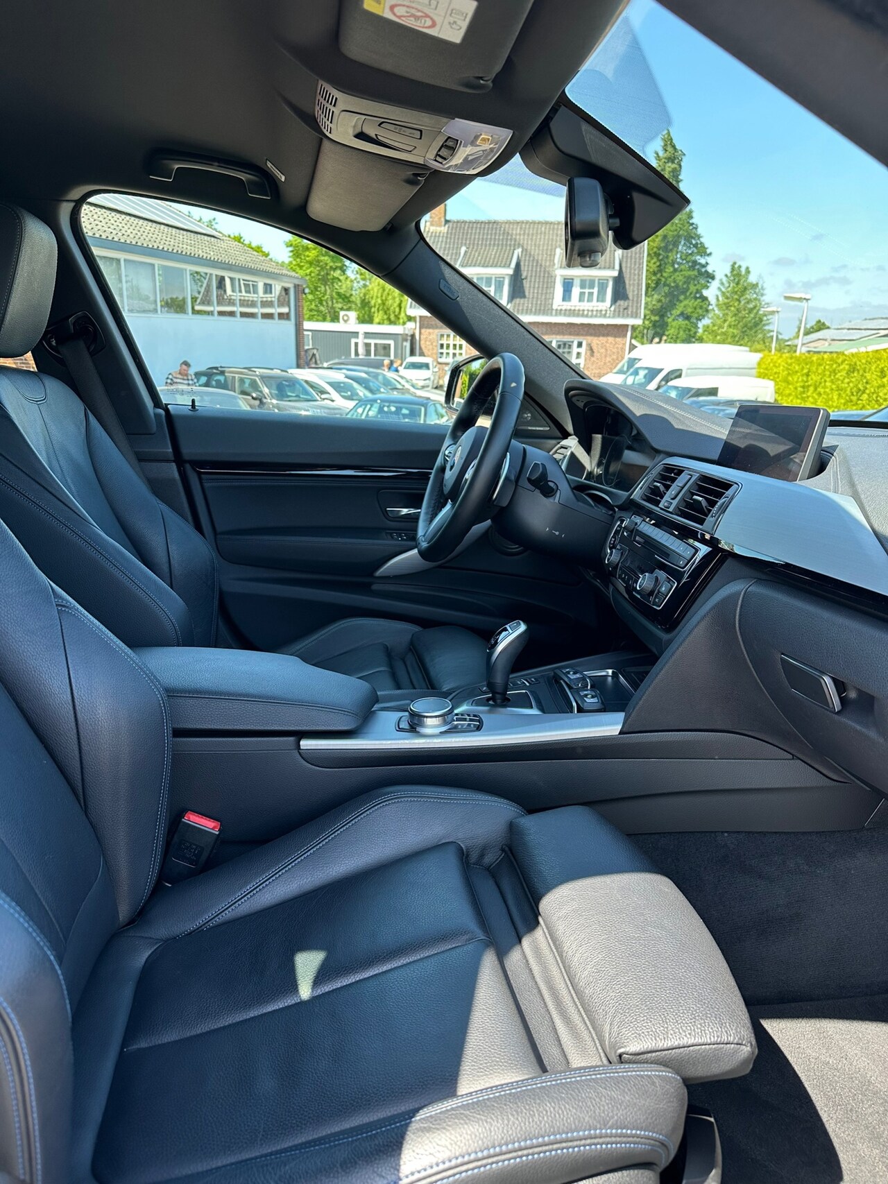 BMW 3-serie - 320i xDrive High Executive M-pakket, Trekhaak, Lane assist, Harman Kardon, Leder, Navi Pro