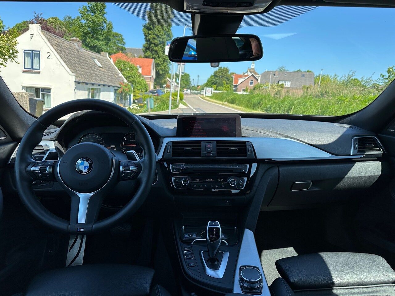 BMW 3-serie - 320i xDrive High Executive M-pakket, Trekhaak, Lane assist, Harman Kardon, Leder, Navi Pro