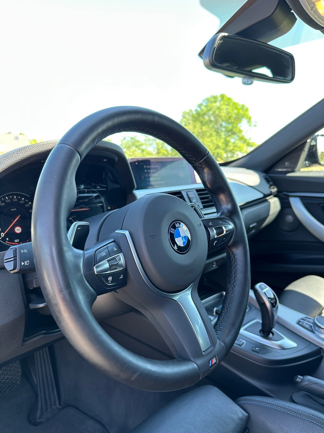 BMW 3-serie - 320i xDrive High Executive M-pakket, Trekhaak, Lane assist, Harman Kardon, Leder, Navi Pro