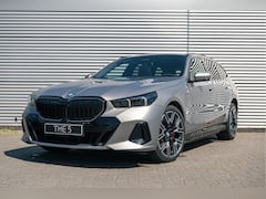 BMW 5-serie Touring - 530e High Executive M Sport Automaat / Panoramadak / Trekhaak / Stoelventilatie / Adaptiev