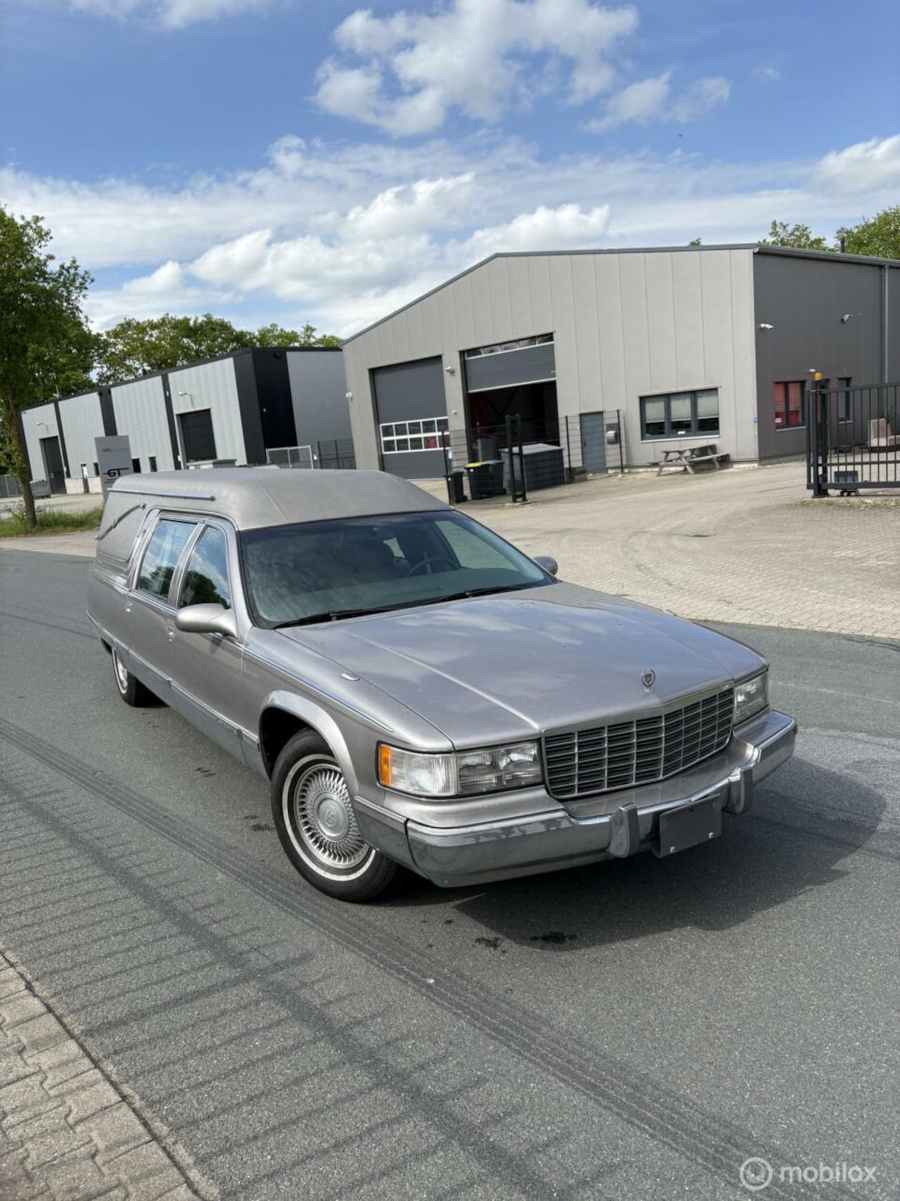 Cadillac Fleetwood - Rouwauto lijkenauto - AutoWereld.nl