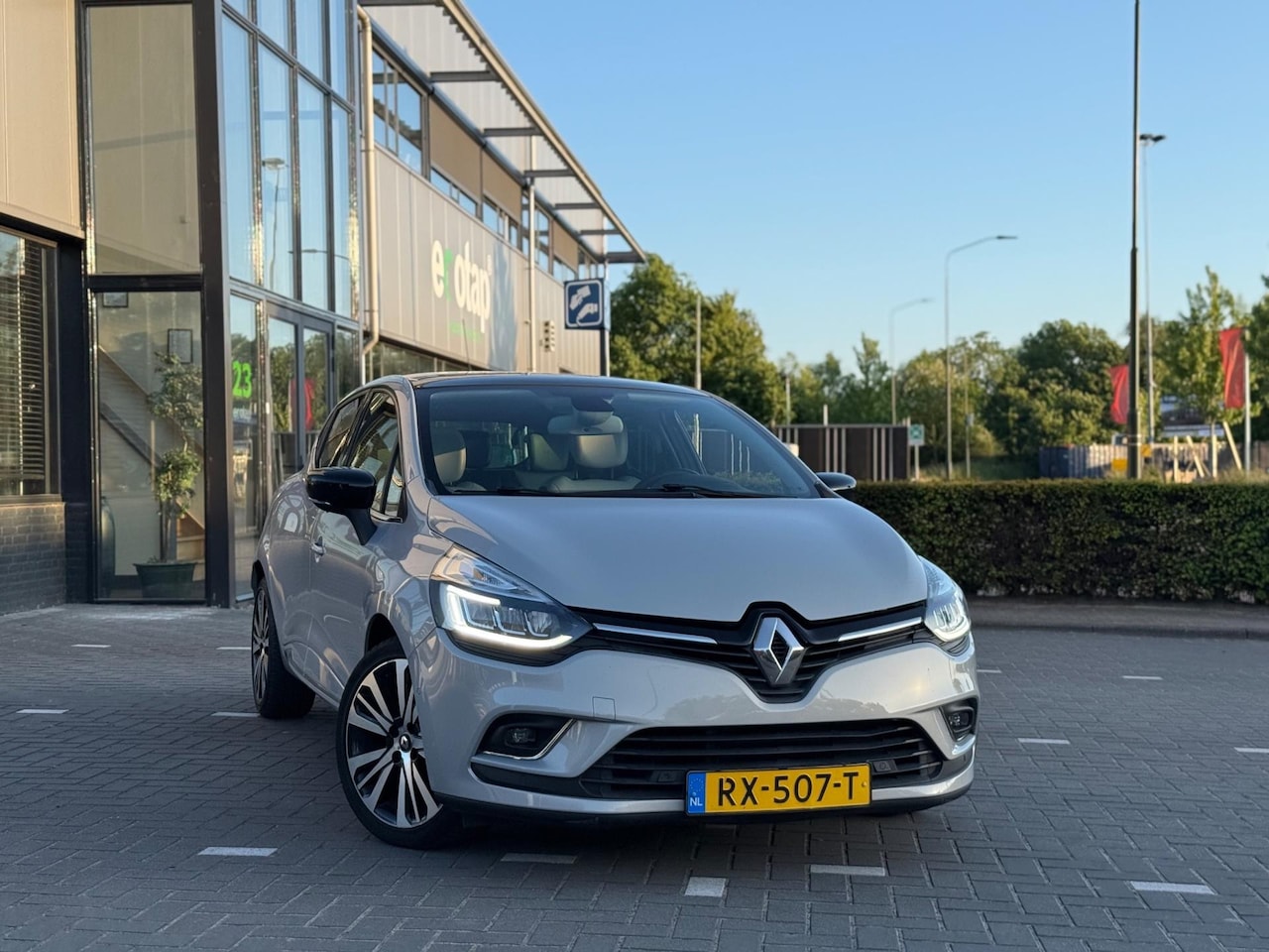 Renault Clio - 1.5 dCi 110PK Initiale Paris (bj 2018) PANO|BOSE|XENON|MEGA VOL - AutoWereld.nl