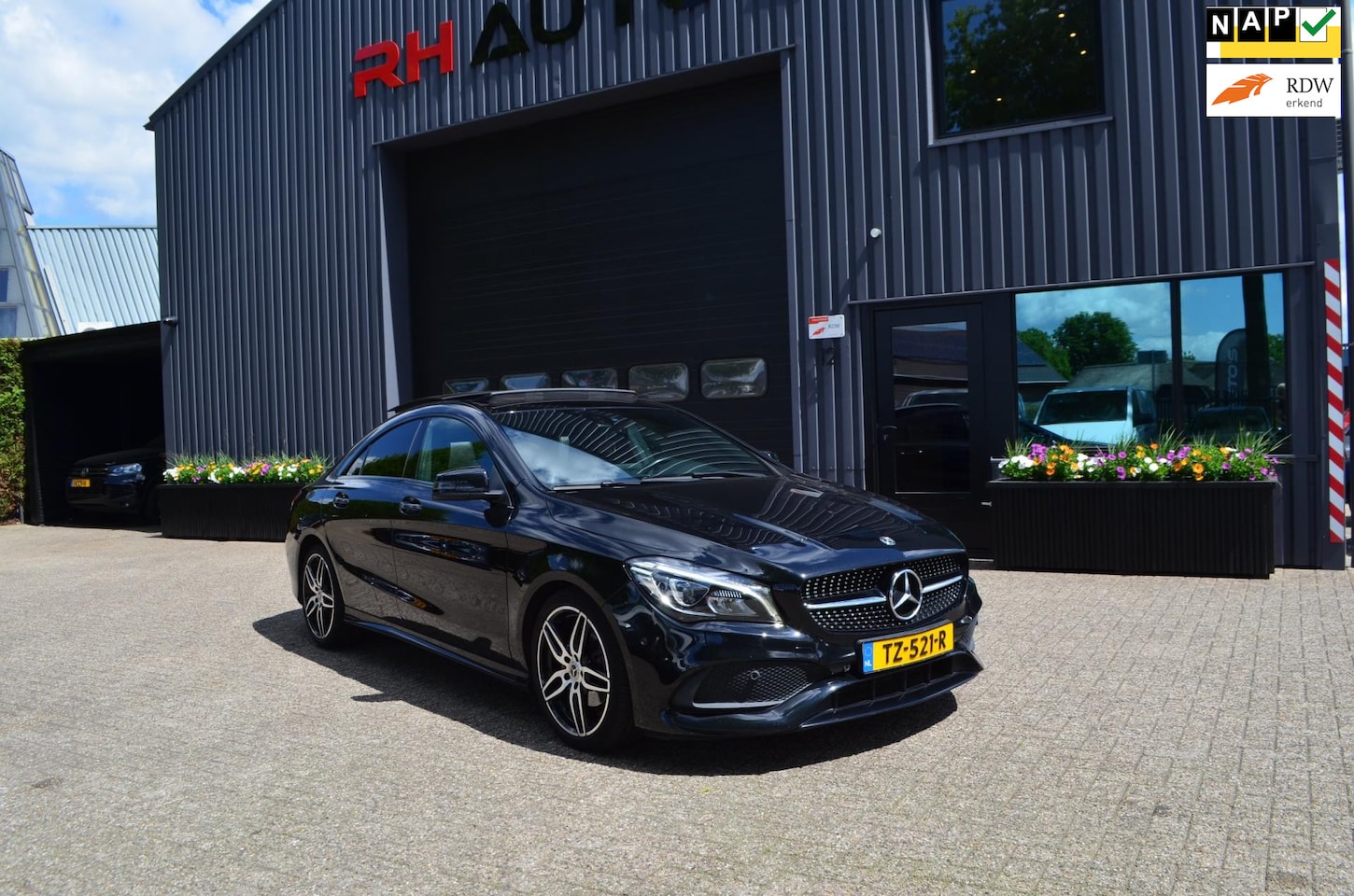 Mercedes-Benz CLA-Klasse - 180 Business Solution AMG | Pano | Facelift | Night Edition - AutoWereld.nl