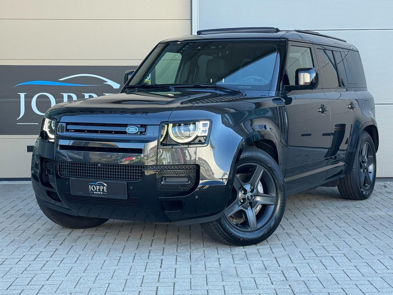 Land Rover Defender 110 - 2.0 P300e 110 X-Dynamic SE |Pano|Elek.trek|Headup|Blackpack|ColdC - AutoWereld.nl