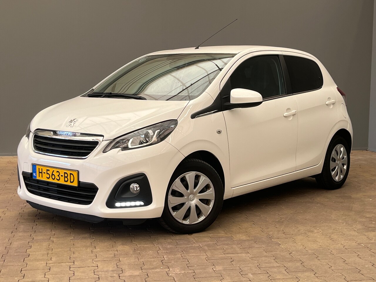 Peugeot 108 - 1.0 e-VTi Active | Airco | Bluetooth telefoonvoorbereiding | Centrale deurvergrendeling me - AutoWereld.nl