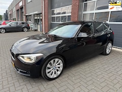 BMW 1-serie - 118i Sportline AUT LED Navi H/Kardon Stoelvw PDC