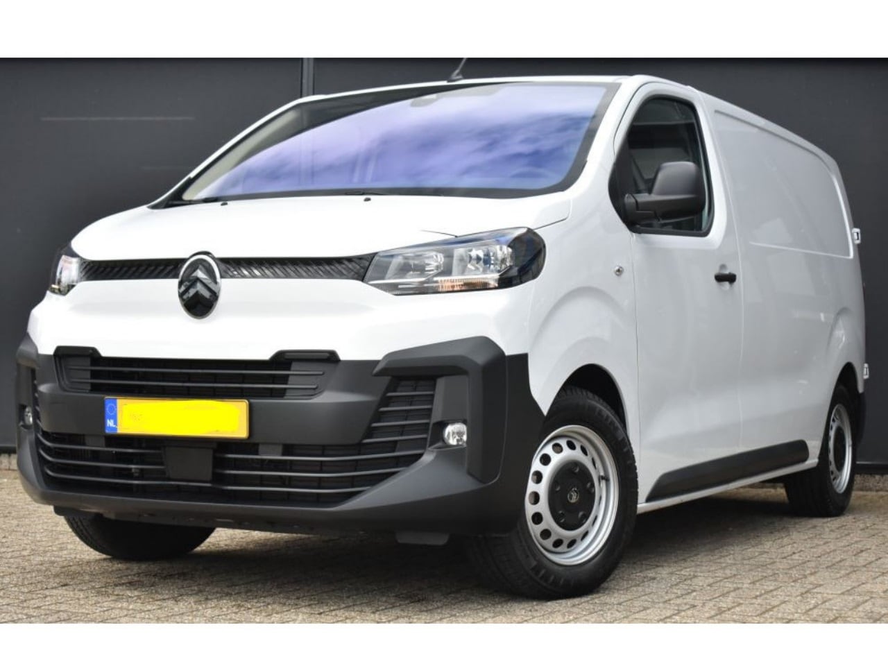 Citroën Jumpy - 2.0 BlueHDI 145 L2 | Cruise control | Geïsoleerde comfort scheidingswand met vaste ruit | - AutoWereld.nl