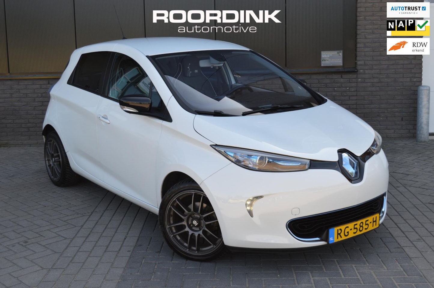 Renault Zoe - 22 kWh (ex Accu)| NAVI|CAMERA|17 INCH| Privacy| - AutoWereld.nl