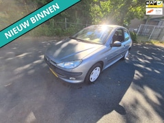 Peugeot 206 - 1.4 Gentry LEUKE AUTO ZO WEG PRIJSJE