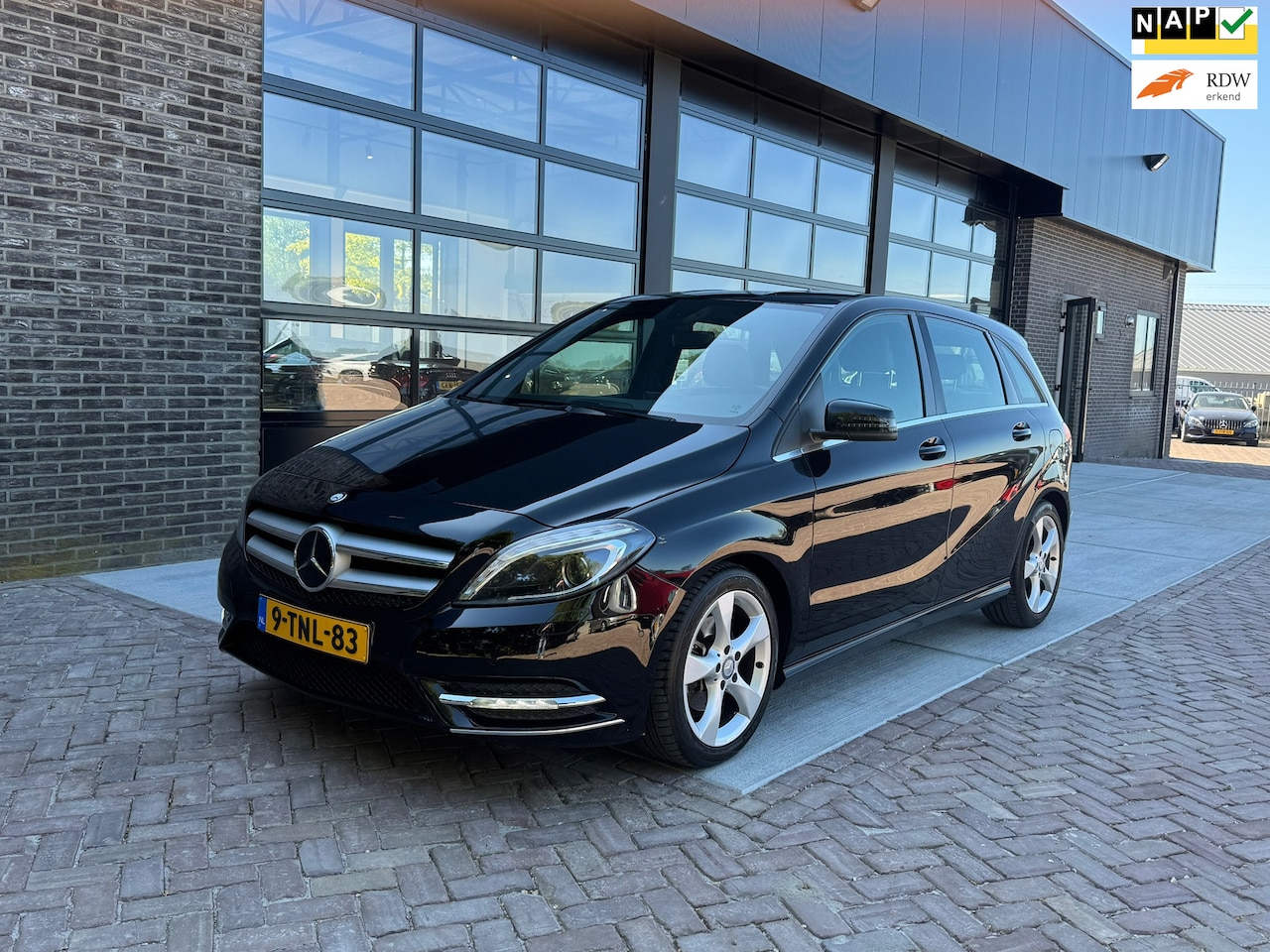 Mercedes-Benz B-klasse - 180 Ambition | 70.000KM! | Autm | PDC | Clima | Navi | - AutoWereld.nl