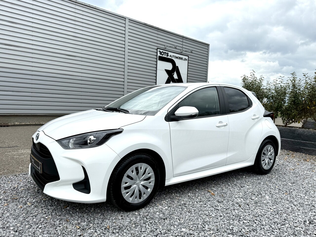 Toyota Yaris - 1.5 Hybrid Active Navi|Camera|Carplay|Cruis|Stoelverw Wit - AutoWereld.nl