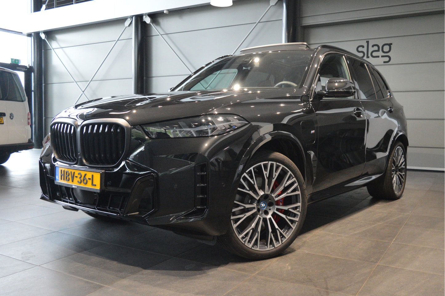 BMW X5 - xDrive50e M-Pakket pano head up keyless trekhaak 22 inch !! - AutoWereld.nl