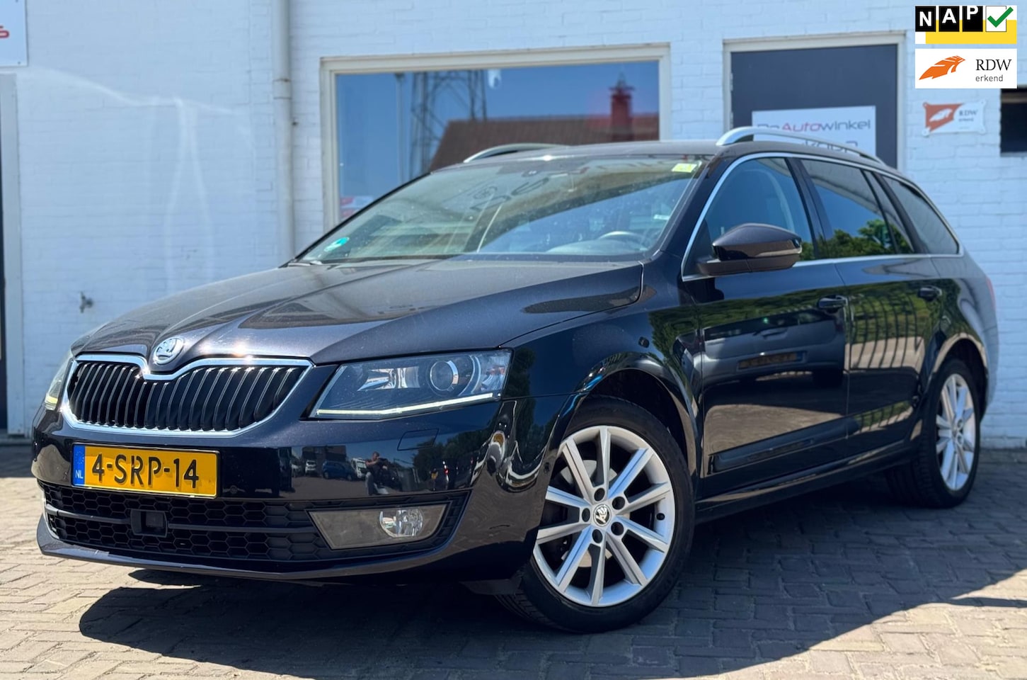 Skoda Octavia Combi - 1.4 TSI Trekhaak Elegance Businessline - AutoWereld.nl