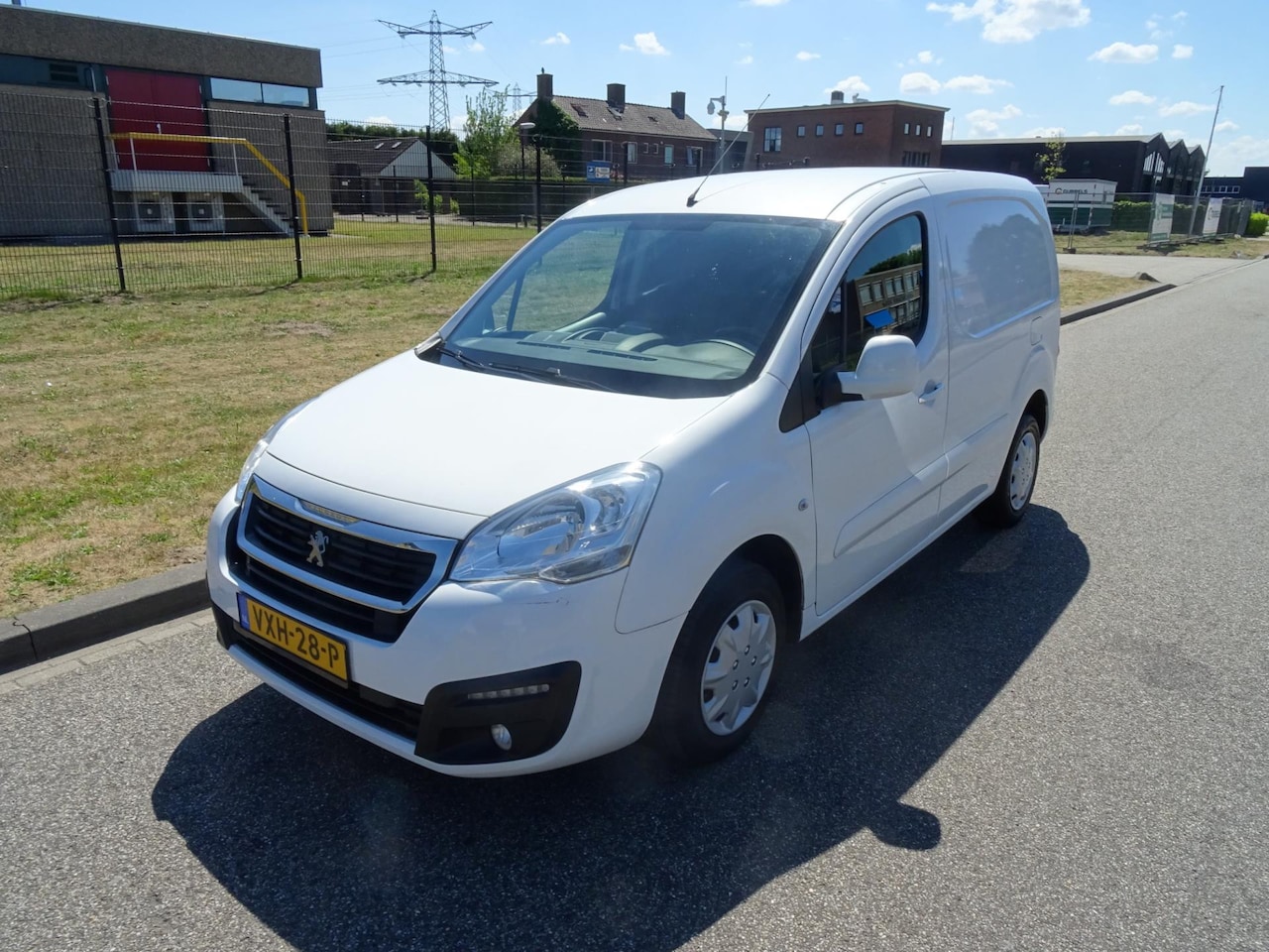 Peugeot Partner - 122 1.6 BlueHDi 100 L1 Premium S&S - AutoWereld.nl