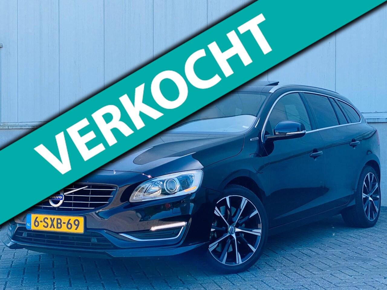 Volvo V60 - 2.4 D6 AWD Plug-In Hybrid Summum NAP I 215PK I OPENDAK I LEER I BOMVOL OPTIES I NETTE AUTO - AutoWereld.nl