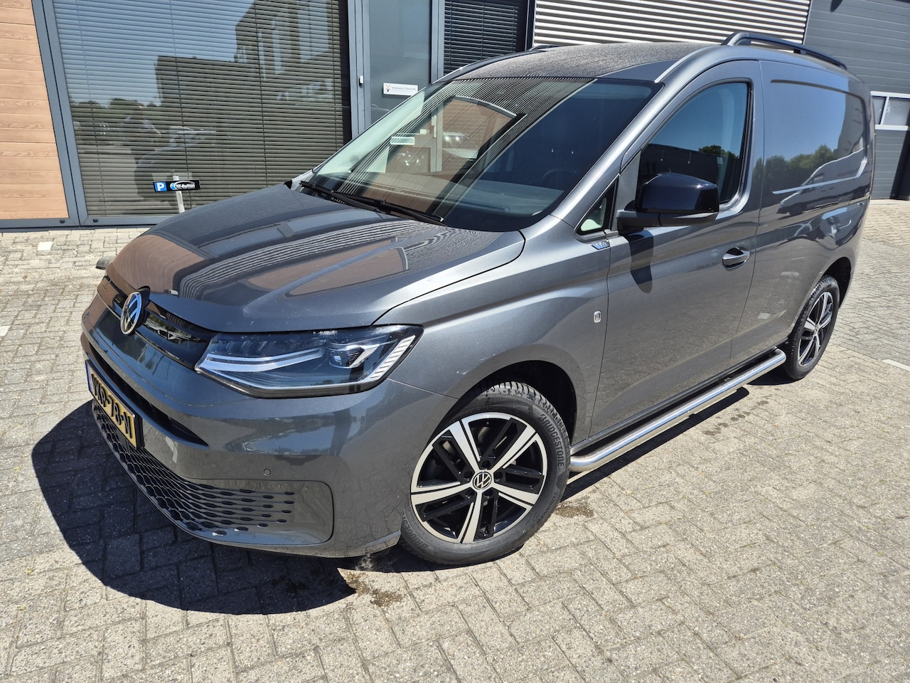 Volkswagen Caddy Cargo - 2.0 TDI 1st Edition virtual cockpit leder trekhaak 55.000km nieuwstaat - AutoWereld.nl