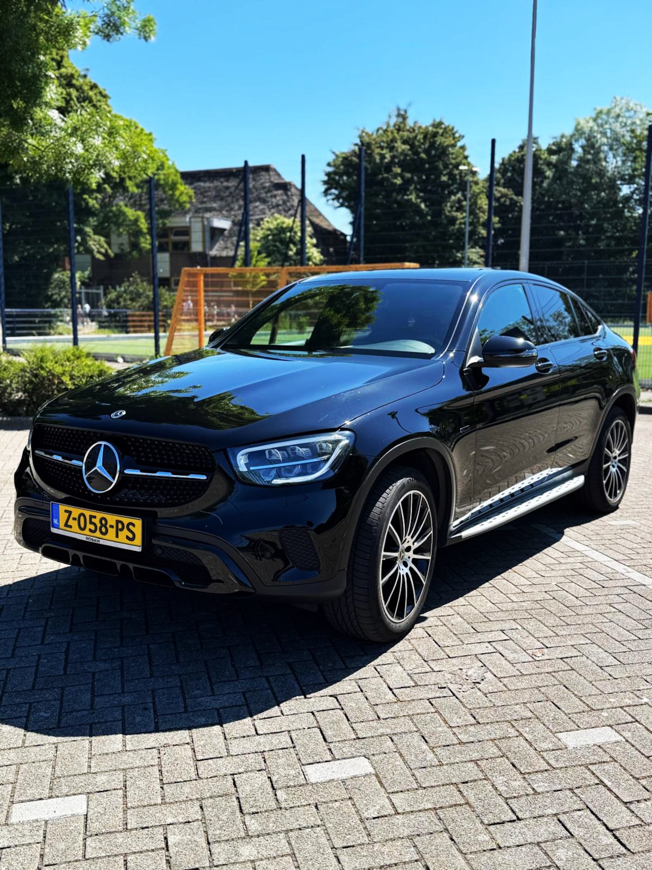 Mercedes-Benz GLC-klasse Coupé - 300e 4MATIC Business Solution AMG 4MATIC AMG Line – Dealeronderhouden – Volledig uitgerust - AutoWereld.nl