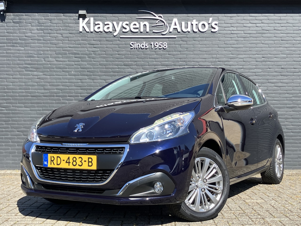 Peugeot 208 - 1.2 PureTech Allure 110 pk | dealer onderhouden | navigatie | trekhaak | climate | apple c - AutoWereld.nl