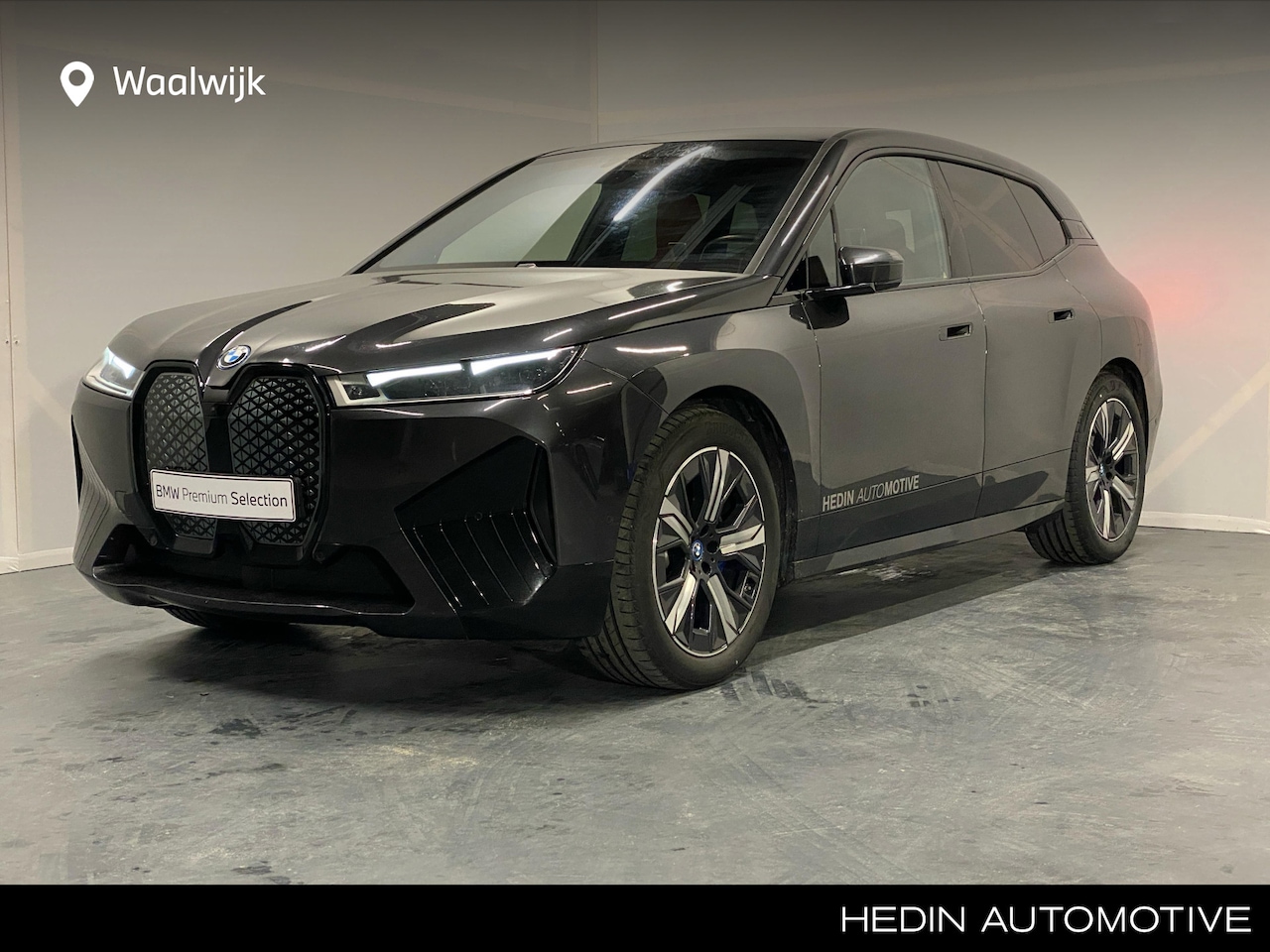 BMW iX - xDrive40 Business Edition Plus 74 kWh | Sportpakket | Panoramadak Sky Lounge | Clear&Bold - AutoWereld.nl