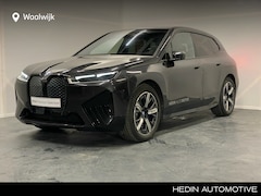 BMW iX - xDrive40 Business Edition Plus 74 kWh | Sportpakket | Panoramadak Sky Lounge | Clear&Bold