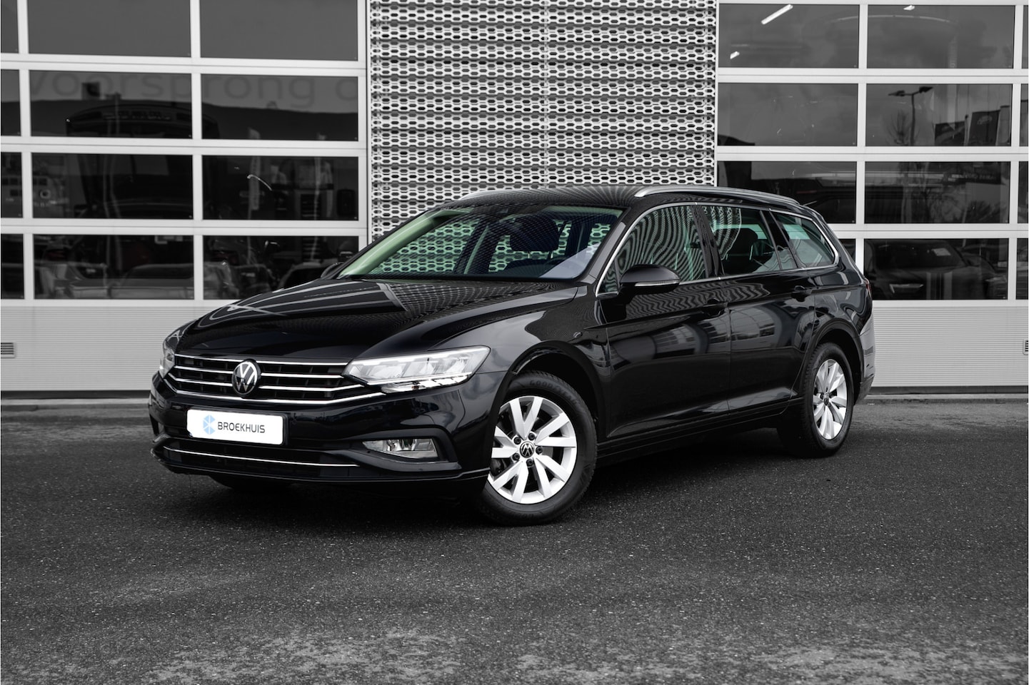 Volkswagen Passat Variant - 1.5 TSI Business DSG | Trekhaak | Navi | Active info Display - AutoWereld.nl
