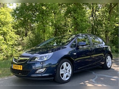 Opel Astra - 1.4 Edition, Xenon, Sportstoelen, Navigatie, Trekhaak, PDC, Airco, Cruise control