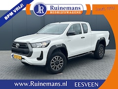 Toyota HiLux - 2.4 D-4D XTRA CAB / 3.5 TONS TREKHAAK / NIEUW BPM VRIJ / TREPLANKEN // 4x4 / AIRCO / CRUIS