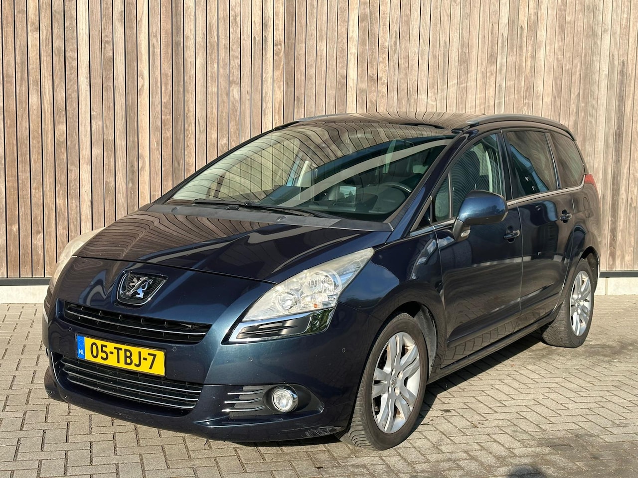 Peugeot 5008 - 2.0 HDiF Blue Lease Executive 7p. | PANO | - AutoWereld.nl