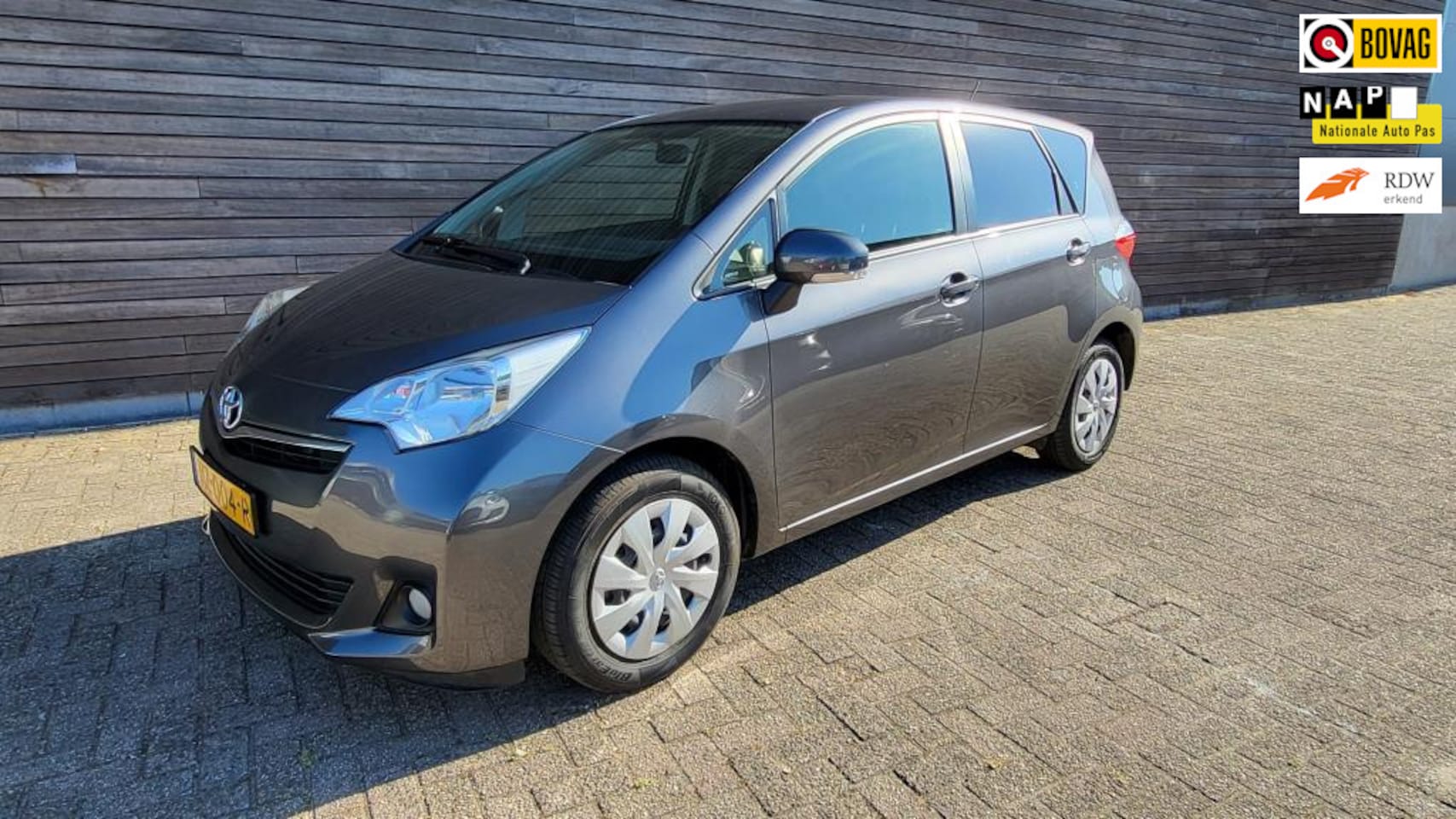 Toyota Verso S - 1.3 VVT-i Aspiration 1.3 VVT-i Aspiration - AutoWereld.nl