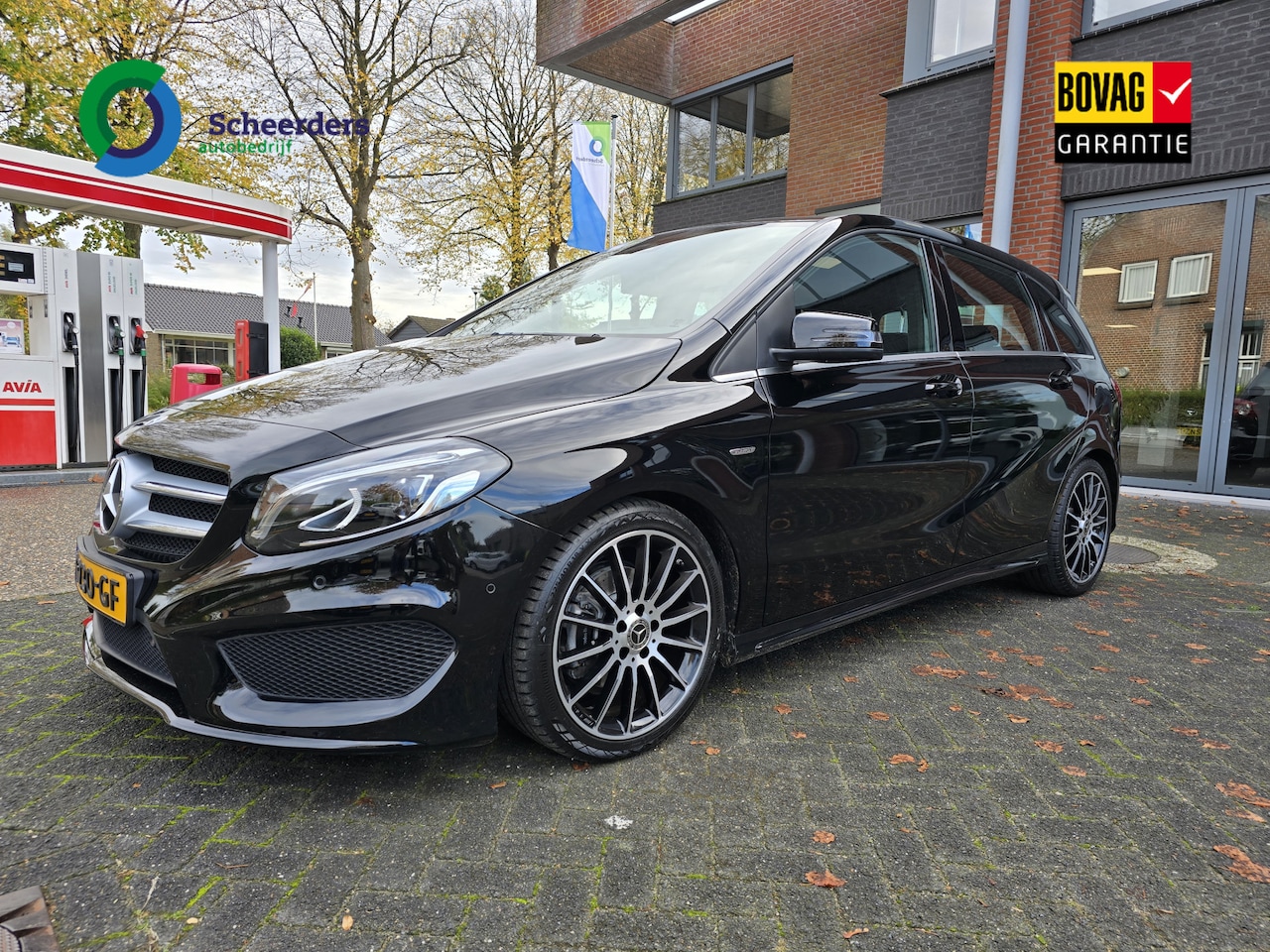 Mercedes-Benz B-klasse - 180 Business Solution AMG Upgrade Edition Parkeersensoren,Navi.Trekhaak.Camera. - AutoWereld.nl