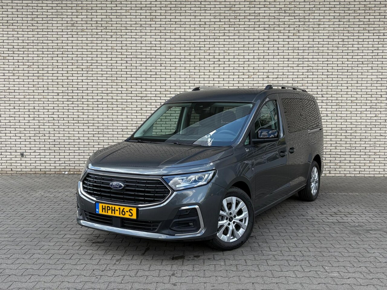 Ford Tourneo Connect - 1.5 Plug-IN Hybrid 150 PK Automaat Titanium L2 | 5 jaar Ford Protect | 7 zits | LED koplam - AutoWereld.nl