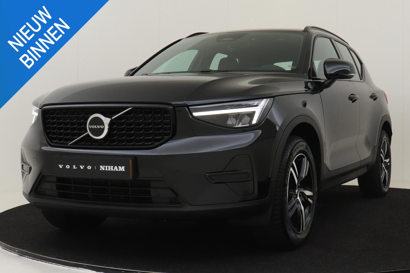Volvo XC40 - B4 (M-HYBRID) PLUS DARK -CAMERA|ADAP.CRUISE|VERW.VOORRUIT|TREKHAAK|HARMAN/KARDON - AutoWereld.nl