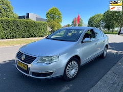 Volkswagen Passat - 2.0 FSI AUTOMAAT/NAP/CLIMA/APK