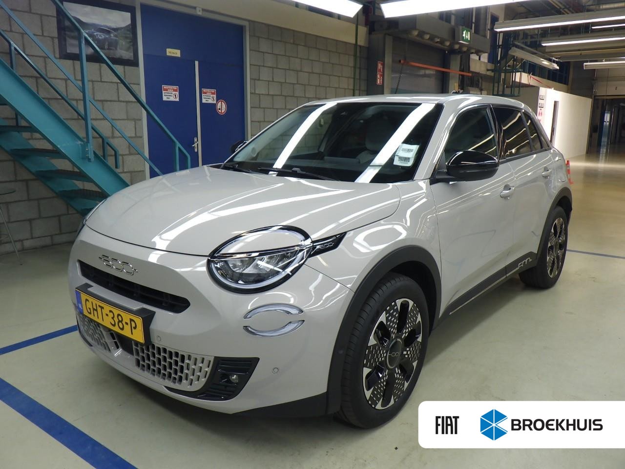 Fiat 600e - La Prima 54 kWh 3 Fase 156pk | Vol-Leder | Elektr. Stoelen | Massage | Elektr. Achterklep - AutoWereld.nl