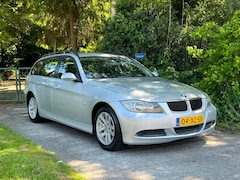BMW 3-serie Touring - 318i Business Line | Cruise + Clima + Navi