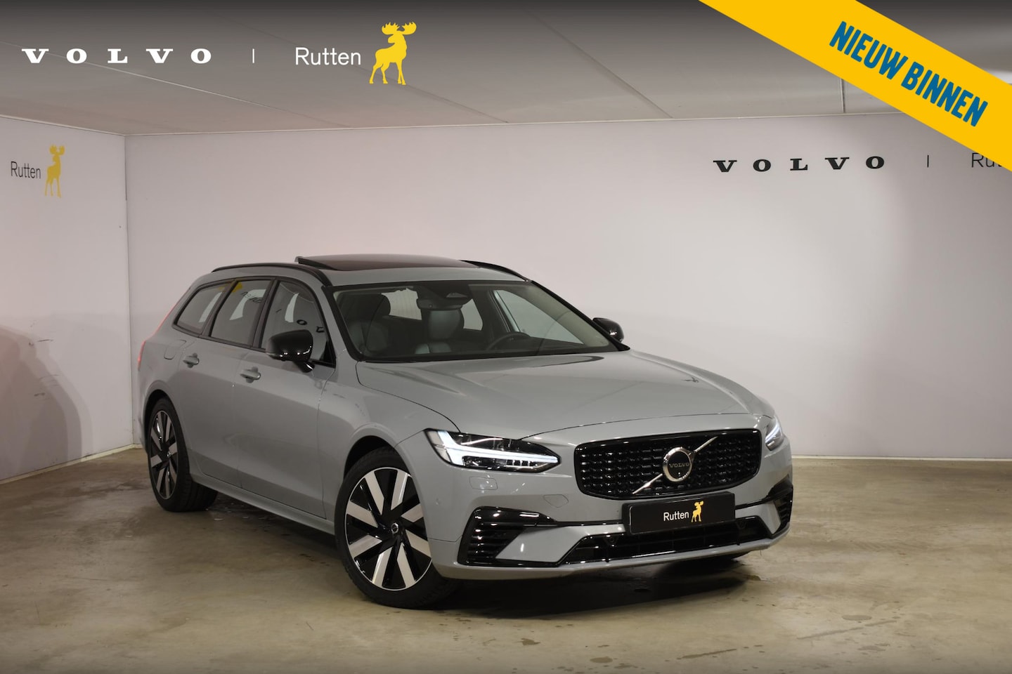 Volvo V90 - T6 350PK Automaat Plug-in hybrid AWD Ultra Dark / Panoramadak / 360 camera / Head-up displ - AutoWereld.nl