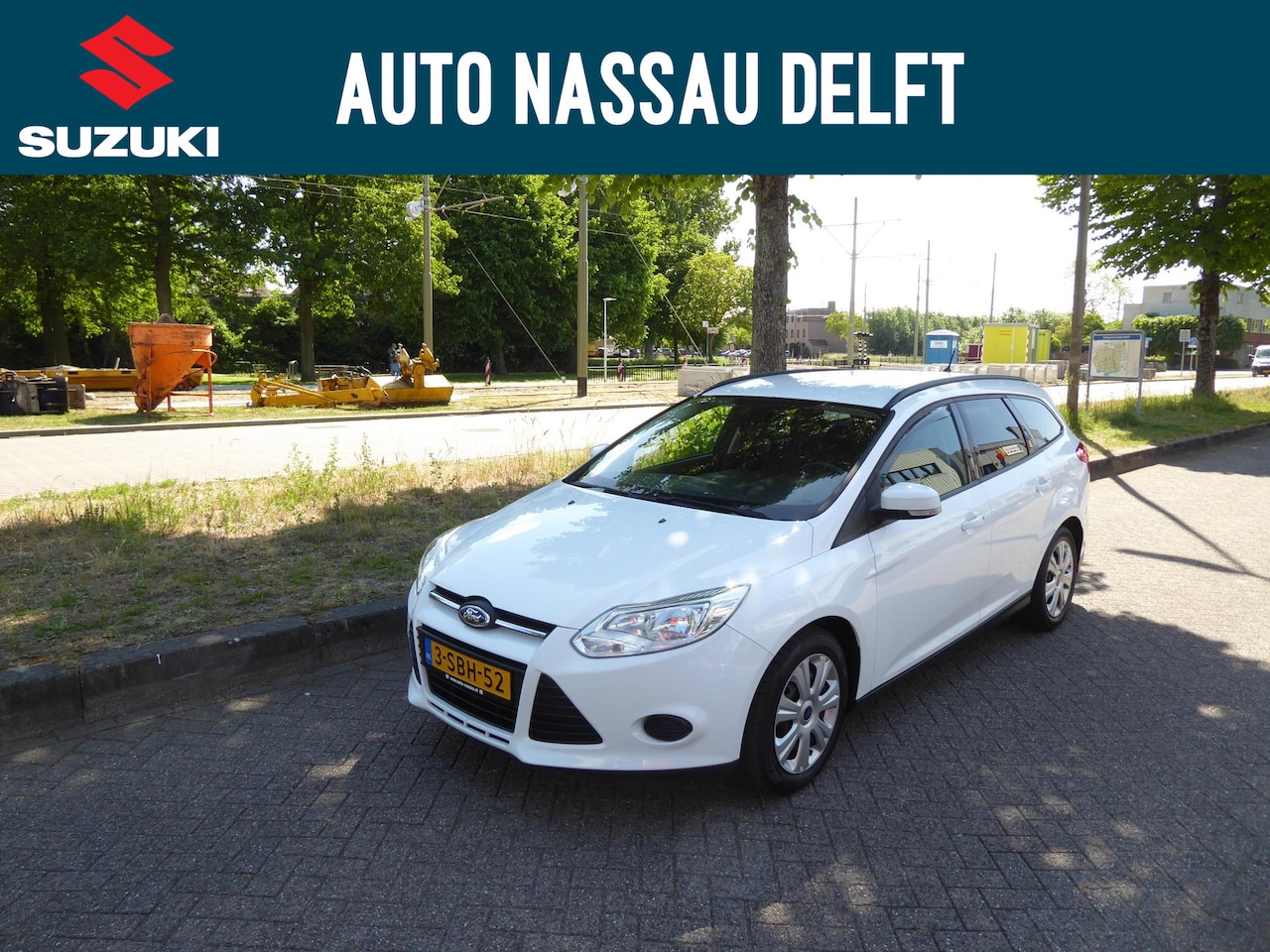 Ford Focus Wagon - 1.0 EcoBoost Trend Achteruitrij sensoren trekhaak airco - AutoWereld.nl
