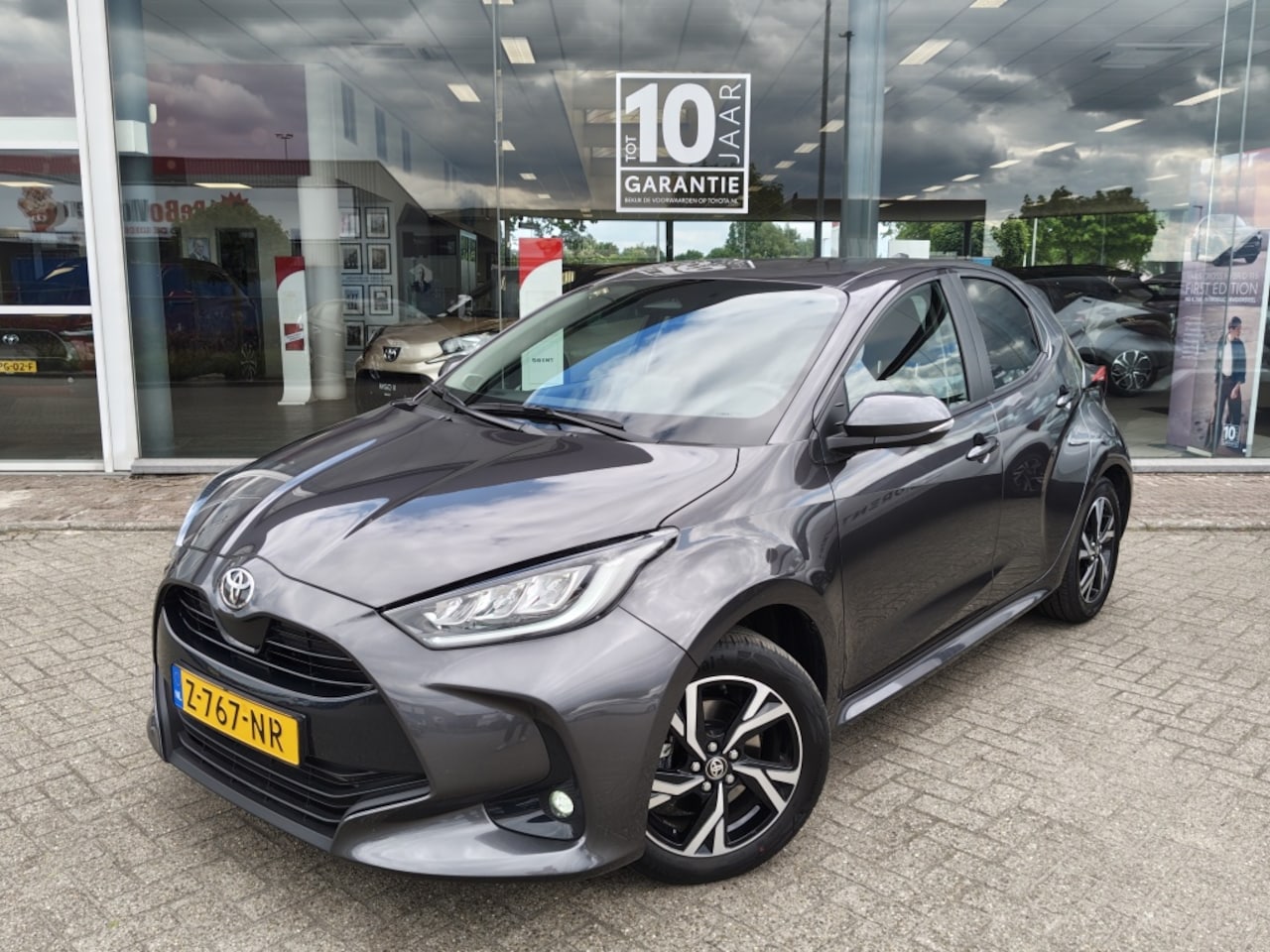 Toyota Yaris - 1.5 Hybrid 115 First Edition | NL Auto | Navi | Keyless Entry/St - AutoWereld.nl
