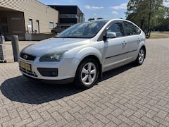 Ford Focus - 1.6-16V Futura 5 deurs [ airco, audio, cruise, trekhaak ]