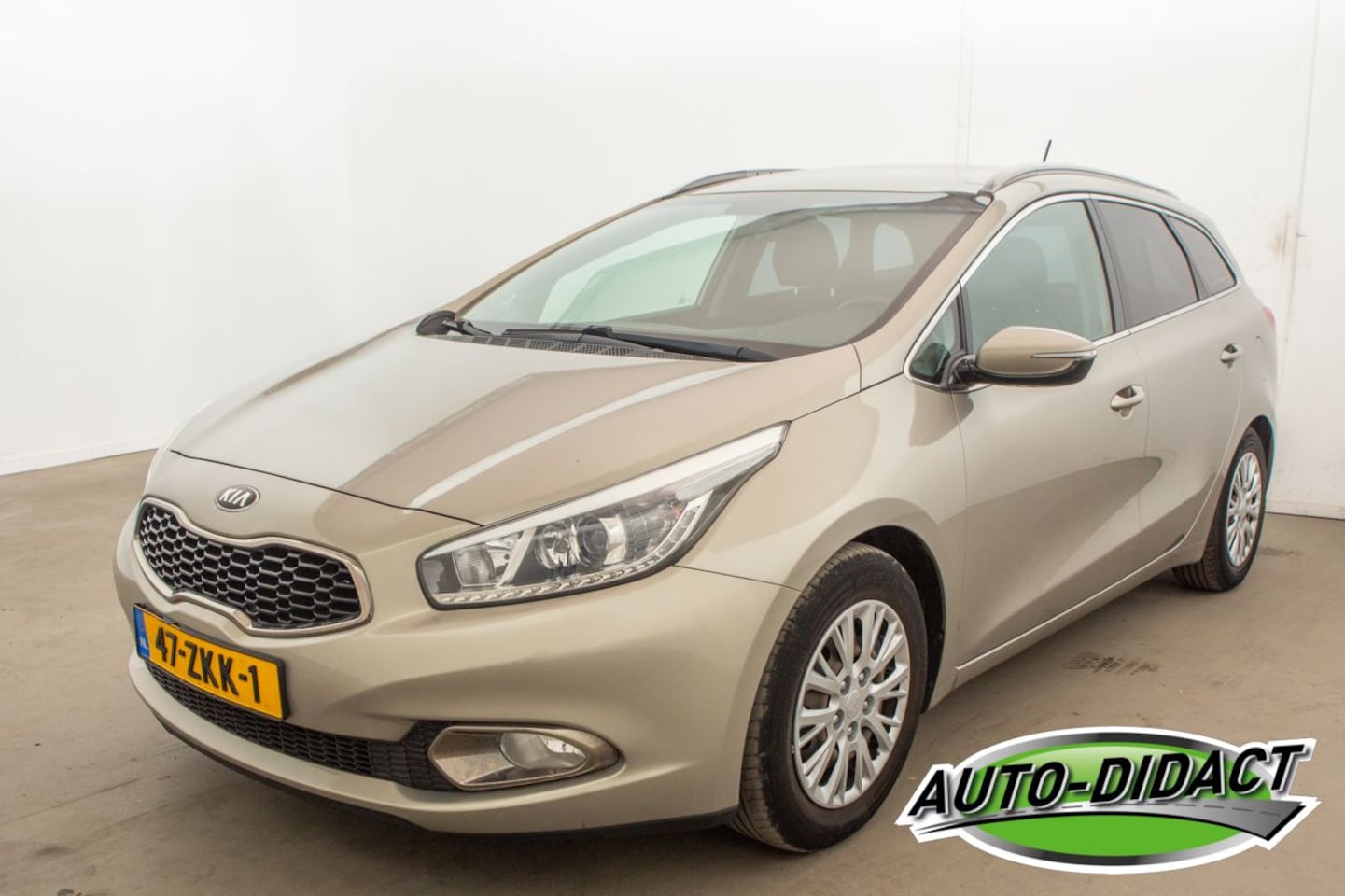 Kia Cee'd - Cee d Sportwagon 1.6 GDI Navi Plus Pack - AutoWereld.nl