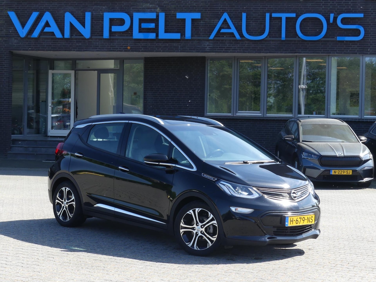Opel Ampera-e - Business executive 60 kWh / Carplay / Winter Pack - AutoWereld.nl