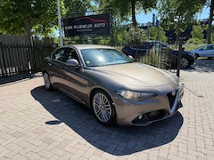 Alfa Romeo Giulia - 2.2 Eco Business Super Camera Leder Dealer Ond Nav Trekh